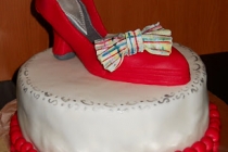 Tort cu pantof rosu/Red shoe cake